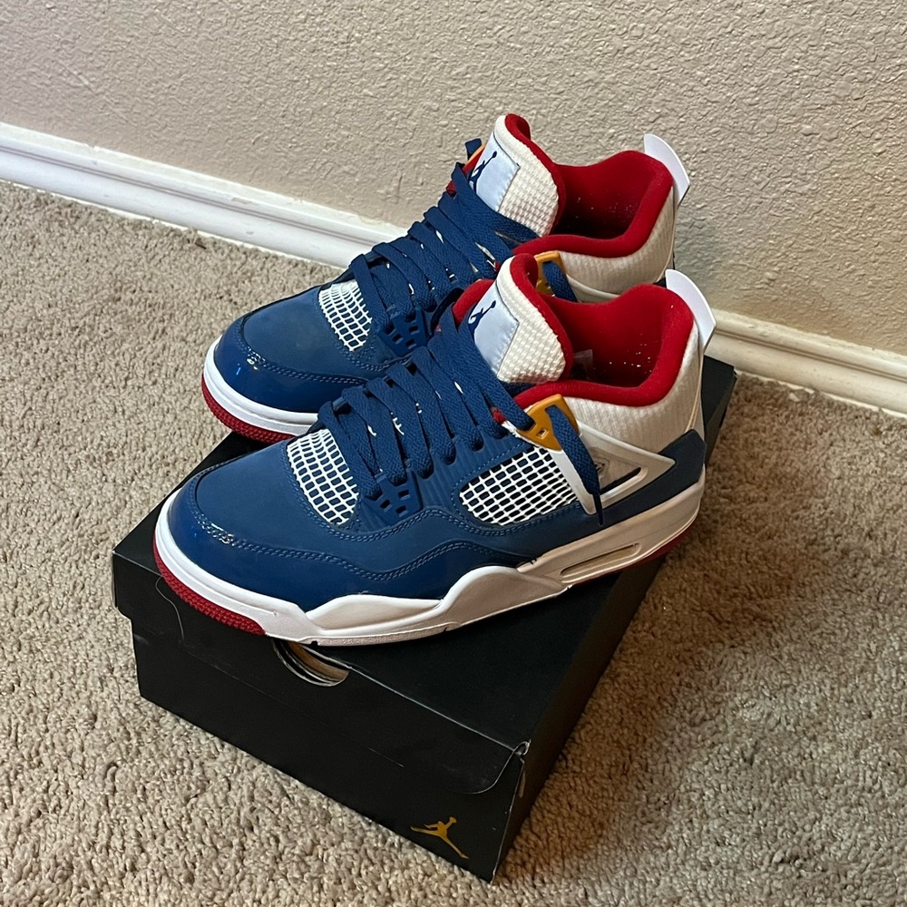 Jordan 4 messy room size 6.5 used 3 times